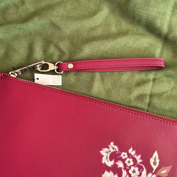 Brand New White House Black Market Maroon Studded Floral Large Wristlet Clutch - Picture 4 of 14